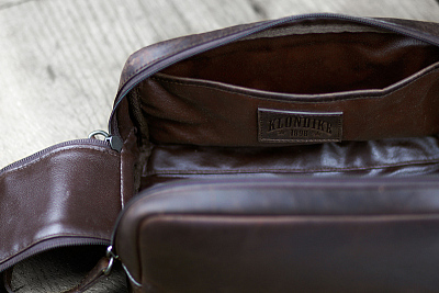 Несессер KLONDIKE DIGGER «Tad», натуральная кожа в темно-коричневом цвете, 25 x 17 x 15 см