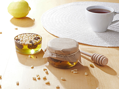 Мед с сосновыми шишками и кедровыми орехами