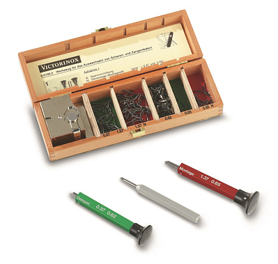 Набор для замены пружин в ножах Victorinox в деревянной коробке