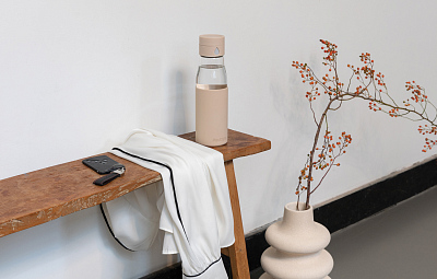 Стеклянная бутылка для воды Ukiyo с силиконовым держателем, 600 мл