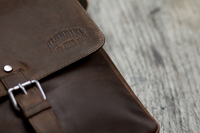 Сумка через плечо KLONDIKE DIGGER «Erin», натуральная кожа в темно-коричневом цвете, 26 x 24 х 6 см