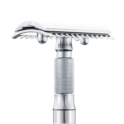 Станок Т-образный для бритья MERKUR 985, глянцевое хромированное покрытие, прямой срез, открытый зубчатый гребень, разборный, лезвие в комплекте 1 шт