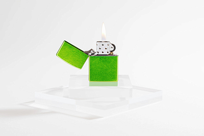 Зажигалка ZIPPO Classic с покрытием Lurid™, латунь/сталь, зеленая, глянцевая, 38x13x57 мм