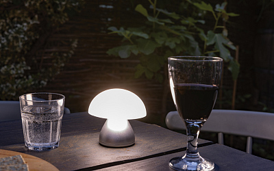 Беспроводная настольная лампа Luming из переработанного пластика RCS, IPX4