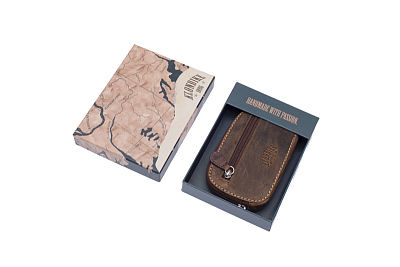 Ключница KLONDIKE Yukon, натуральная кожа в коричневом цвете, 11,5 х 2 х 7,5 см