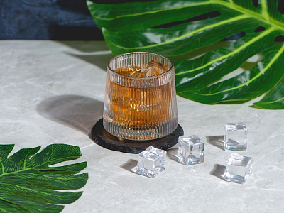 Вращающийся бокал для виски на сланцевом костере Ventura