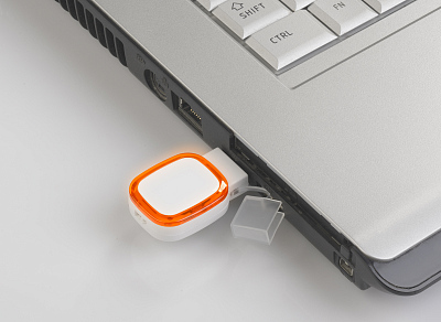 Флеш-карта 16 Гб с подсветкой логотипа, белый с оранжевым