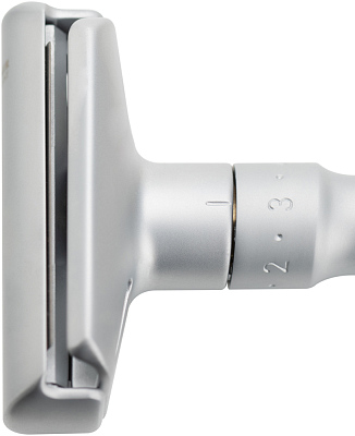 Станок Т-образный для бритья MERKUR FUTUR 700, матовое хромированное покрытие, сатинированный, прямой срез, закрытый гребень, лезвие в комплекте (1шт)