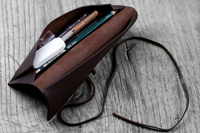 Пенал KLONDIKE DIGGER «Avery», натуральная кожа в темно-коричневом цвете, 19,5 x 7,5 x 1 см