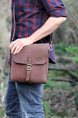 Сумка KLONDIKE «Brad», винтажная кожа в коричневом цвете, 25 х 28 х 7 см