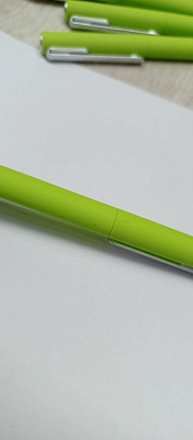 Ручка пластиковая шариковая Bon soft-touch