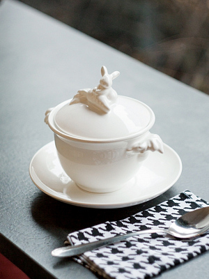 Бульонница &amp;quot;Кролик - Везунчик&amp;quot; с тарелкой, 425 мл, Белый