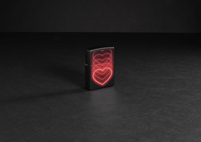 Зажигалка ZIPPO Hearts Design с покрытием Black Light, латунь/сталь, черная, матовая, 38x13x57 мм