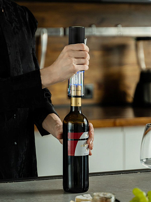 Электрический штопор с ножом для фольги Wine Diesel, черный