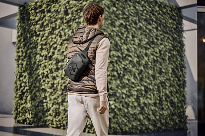 Рюкзак с одним плечевым ремнём VICTORINOX Touring 2.0, черный, полиэстер 600D, 30x11x17 см, 8 л