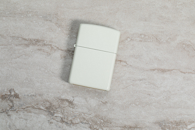 Зажигалка ZIPPO Classic с покрытием Glow In The Dark, латунь/сталь, белая, матовая, 38x13x57 мм