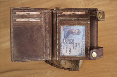 Бумажник KLONDIKE «Tim Truck», натуральная кожа в светло-коричневом цвете, 11,5 х 12,5 х 3 см