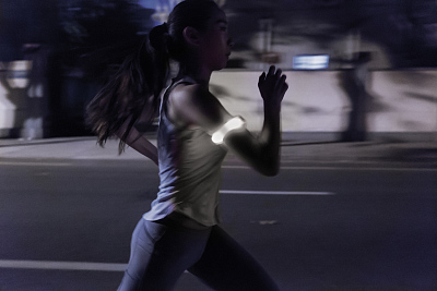 Светящаяся повязка на руку для бега